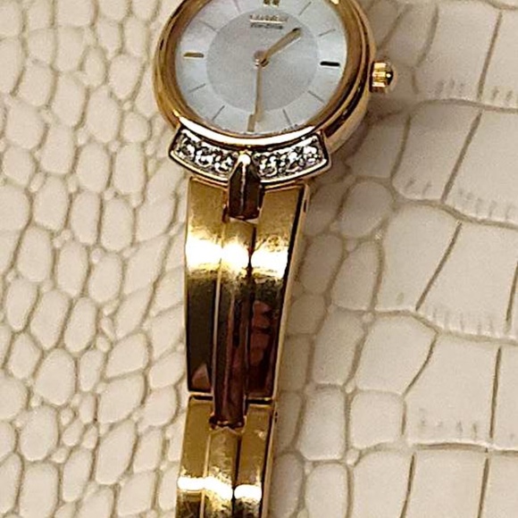 More Rare Near New Citizens Elegant Classic Ladies Eco Drive Gold Finish Dress W - Picture 4 of 13